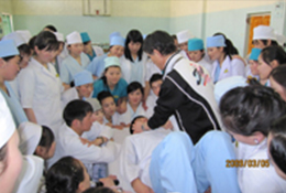 顎関節脱臼の整復法の指導